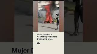 Mujer derriba a asaltante; vecinos le queman la moto