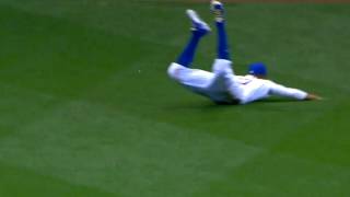 Keon Broxton robs Corey Seager of extra bases