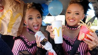 LETTiNG THE PERSON iN FRONT OF US DECiDE WHAT WE EAT FOR 24 HOURS!