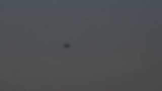 █▬█ █  ufo flying away very fast UFO SIGHTING UFO SIGHTING was caught on tape أطباق طائرة