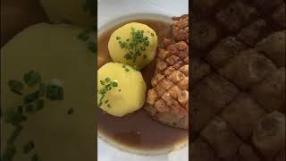 #CrispyPork with potato balls #schäufele #SpecialtyinBayern #shortvideo