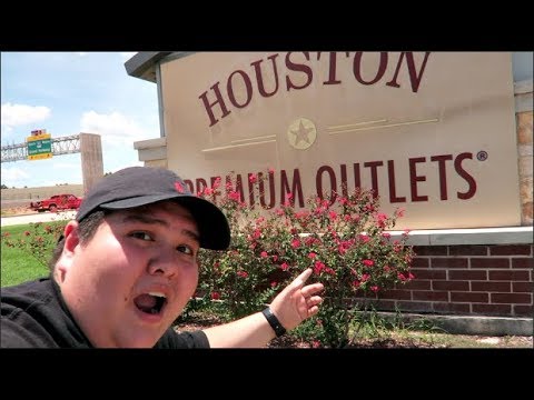 SHOPPING AT THE HOUSTON PREMIUM OUTLETS! SHOPPING AT THE HOUSTON PREMIUM OUTLETS!