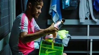 Neymar's Skills with his new Silver Nike Hypervenom Phantom Boots