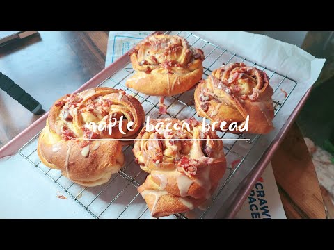 Recipe for monkey bread with maple syrup and bacon