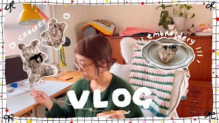 【刺繍作家のvlog】セリアのファーヤーンで編むモフモフのぬいぐるみ🧸/猫の寝顔のオーダー刺繍ブローチ/友人と合同誕生日ランチ