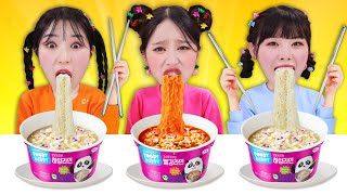 Two Hand vs No Hand vs One Hand Challenge!! 과연 지니, 보니, 유리 중 누가 맛있는 라면을 먹을까요??