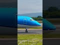 KLM FRIENDLY PILOT WAVING AT CAMERA - Manchester Airport  - ENGLAND - UK 🇬🇧