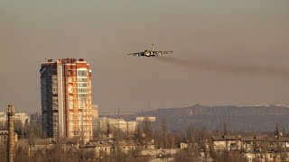 Russian Su-25 frogfoot low pass over donetsk.