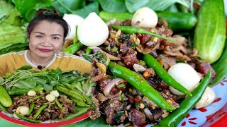 「大食い」ก้อยขมอ่ำหล่ำ ผักเป็นสวน Spicy beef salad  MUKBANG  음식 쇼를 먹다  ASMR  먹방 【咀嚼音】    22.02.65