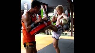 Takeru padwork with Kru Phet @ Tiger Muay Thai
