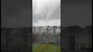 Video shows a tornado damaging homes in Ottawa’s south end #shorts