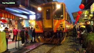 平溪十分老街天燈與火車 Sky Lantern and Train in Taiwan