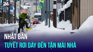 Tuyết rơi dày đến tận mái nhà ở Nhật Bản | VTV24