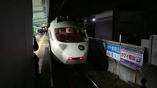 1月1日片瀬江ノ島駅 小田急ロマンスカー50000形VSE トップナンバー編成 50001F 回送