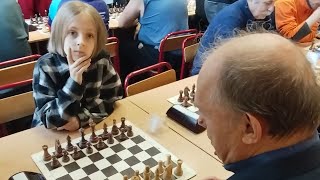 WCM Alisa Yunker (Alice) (2067) - Vitaly Kulakov (1894) - Blitz