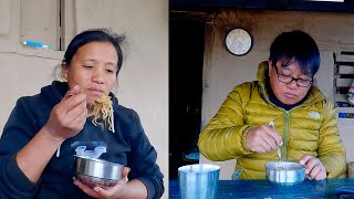 sarmila cooks noodles for Shyam Rai Brother || sarmila collects foliage for pig || @bhumicooking