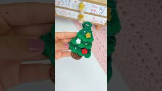 Con sobras de hilo, tutorial disponible aqui, teje cuantos puedas🎄#crochet #christmastree