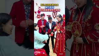 高情商新娘 婚礼现场新娘改口叫人，这口才小嘴真甜，逗得婆婆全程笑得合不拢嘴，高情商的新娘一定会很幸福#婚礼#见证最美幸福婚礼现场#婚姻#情感#劇情#生活#情感#shorts