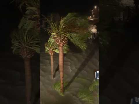 Vea las peligrosas condiciones nocturnas en Cedar Key antes de que el huracán Debby tocara tierra en Florida