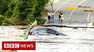 Sydney rains: Record rainfall brings flooding but puts out mega-blaze - BBC News