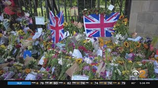 Windsor Castle overwhelmed with flowers, cards for Queen Elizabeth II