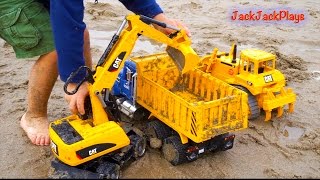 Toy Construction Trucks at the Beach! | Pretend Play with Diggers and Dump Truck | JackJackPlays