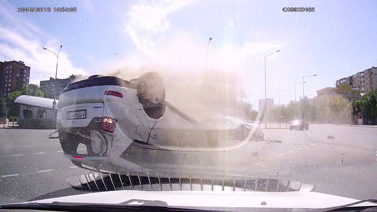 Intense Crash Captured At Intersection Viralhog Youtube