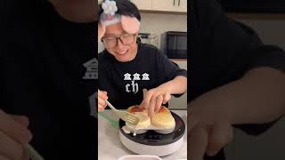 How to make an egg burger for a girlfriend! One bite down is full of material!# egg hamburger# fool