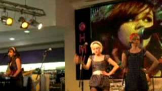 The Pipettes - Judy (Live)