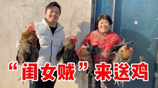 Granny Xiaoxi gave Ma Qiao a big cock, but she brought back a big pig's feet