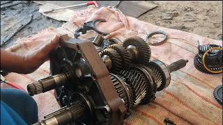 Toyota Hilux 4x4 Gearbox Rebuild | Fixing First Gear Not Engaging Issue