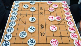 小伙公园象棋大展神威，一手漂亮的进攻棋大爷无法自拔，太厉害了