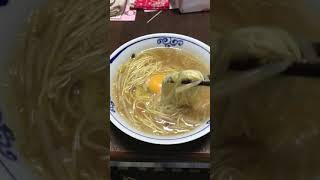 マルタイ棒ラーメンに生卵ともやしをトッピング