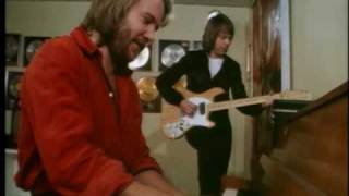 Björn and Benny (from ABBA) play Jingle Bells (Christmas Time 1976)