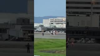 夕暮れの大阪国際（伊丹）空港に着陸するヘリコプター（Eurocopter EC135/635?） #Shorts