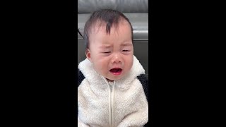 一块饼干就能哄好的的女儿…😂😂😂#看把这娃委屈成这样 #人类幼崽越养越上头 #宝宝哭的好伤心