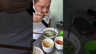 Tiệm Hủ Tiếu Nam Vang mà Võ Quốc đã ăn 25 năm đó cả nhà, nấu đơn giản vị chuẩn Nam Vang ngon lắm.