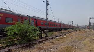 JBP NZM SPL || Crossing  outside Station || Indian Railway