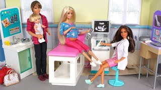 Familia Barbie y Ken Van a Tener un Bebe - Visita al Doctor