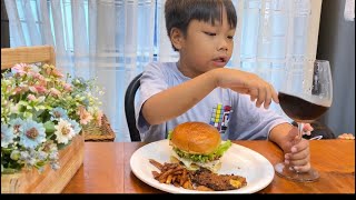 *Mizo naupang bukbang* //(special burger,coca cola,pakora,french fries)//