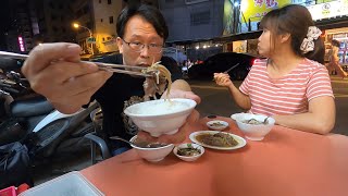 台南阿棠牛肉湯吃晚餐 花了350元 還加湯2次 對面海產攤真是吸引人了 ｜乾杯小菜超日常