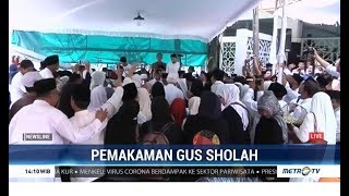 Suasana Jelang Pemakaman Gus Sholah