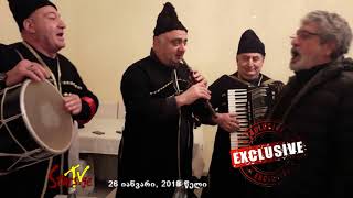 თემურ წიკლაურის და ყარაჩოხელების ექსპრომტი ნამღერი (ქალაქური დუეტი)
