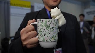 ‘Portable robot’ clips on cups to cool warm beverages