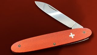 The Victorinox ELINOX Sentry /Junior