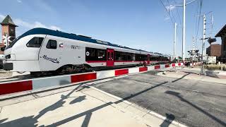 (Interesting Gate Setup) TEXRail 107 Leads Through S. Main St Crossing Grapevine, TX