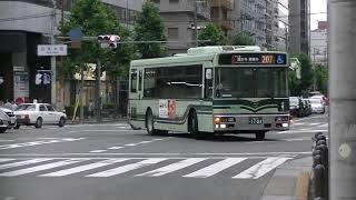 京都市バス  三菱ふそうエアロスターPDG-AA273MAN型(1704号車) 四条大宮(1のりば)到着