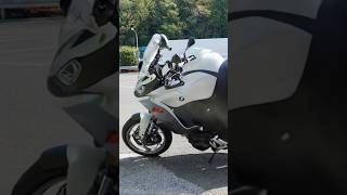 風船バイクとはこの事？BMW F900XR新発想の空飛ぶモードで飛んでいった。