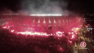 Ruas de fogo | Chegada do Internacional ao Beira-Rio para semifinal da Copa do Brasil