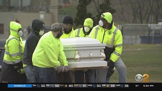 Cemetery Workers Overwhelmed Amid Coronavirus Pandemic